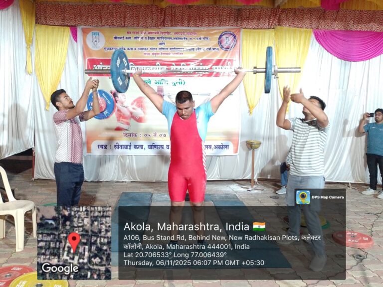कोलते इंजिनिअरिंगमधील विद्युत अभियांत्रिकी विभागातील विनय जयंत पाटील याने अमरावती विद्यापीठ आयोजित आंतरमहाविद्यालयीन क्रीडा स्पर्धेत वेटलिफ्टिंगमध्ये रौप्य पदक जिंकून महाविद्यालयाचा गौरव वाढविला