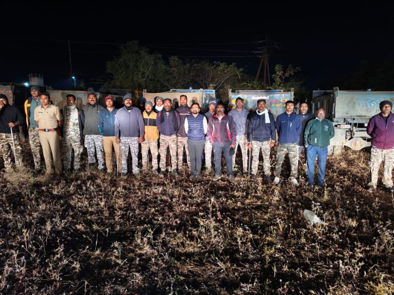 नव्या तहसीलदारांचा ‘धडाका’; वाळू माफियांवर थेट घाव; कोटेश्वर घाटात मध्यरात्री छापा ८ रेतीने भरलेले टिप्पर जप्त, १.६२ कोटींचा मुद्देमाल, सुमारे २ कोटींचा दंड