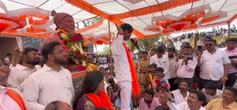 चिखला काकड येथे छत्रपती शिवाजी महाराजांच्या पुतळ्यावरून दोन गटांत भीषण तणाव; महिला पदाधिकाऱ्यावर हल्ल्याचा आरोप, ३७ जणांवर गुन्हे तर २१ अटकेत
