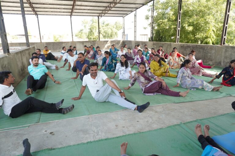 नूतन इंग्लिश स्कूलमध्ये उत्साहात साजरा झाला आंतरराष्ट्रीय योग दिन